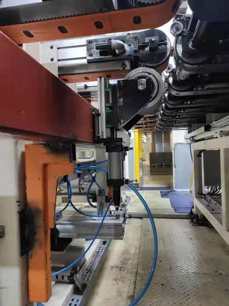 EIL nonwoven rolls for belt cleaning